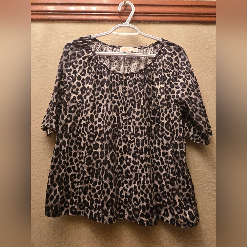 🔥 Michael Michael Kors Leopard Print Top • Size L • Chic Baddie Vibes 🔥